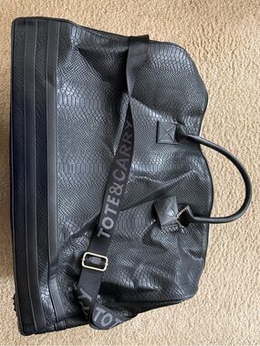 Black Textured Duffel Bag with Detachable Strap